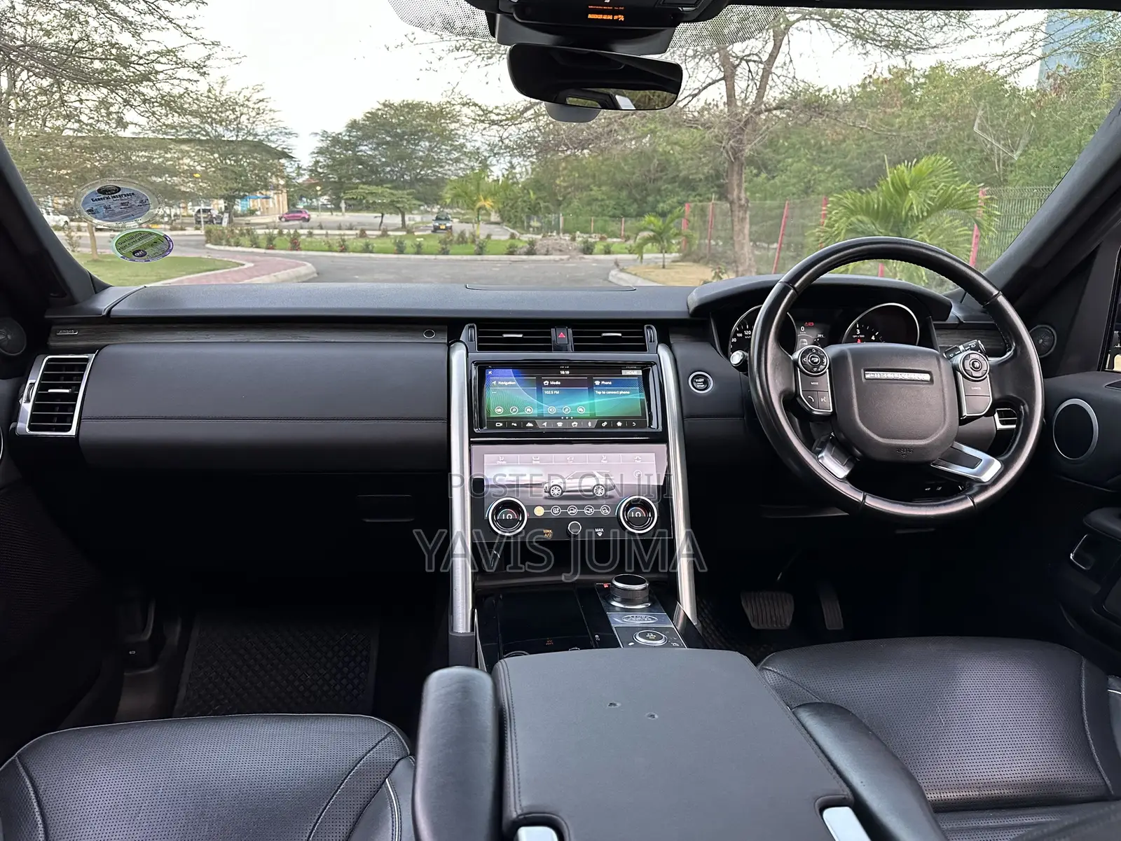 Land Rover Discovery 2018 White