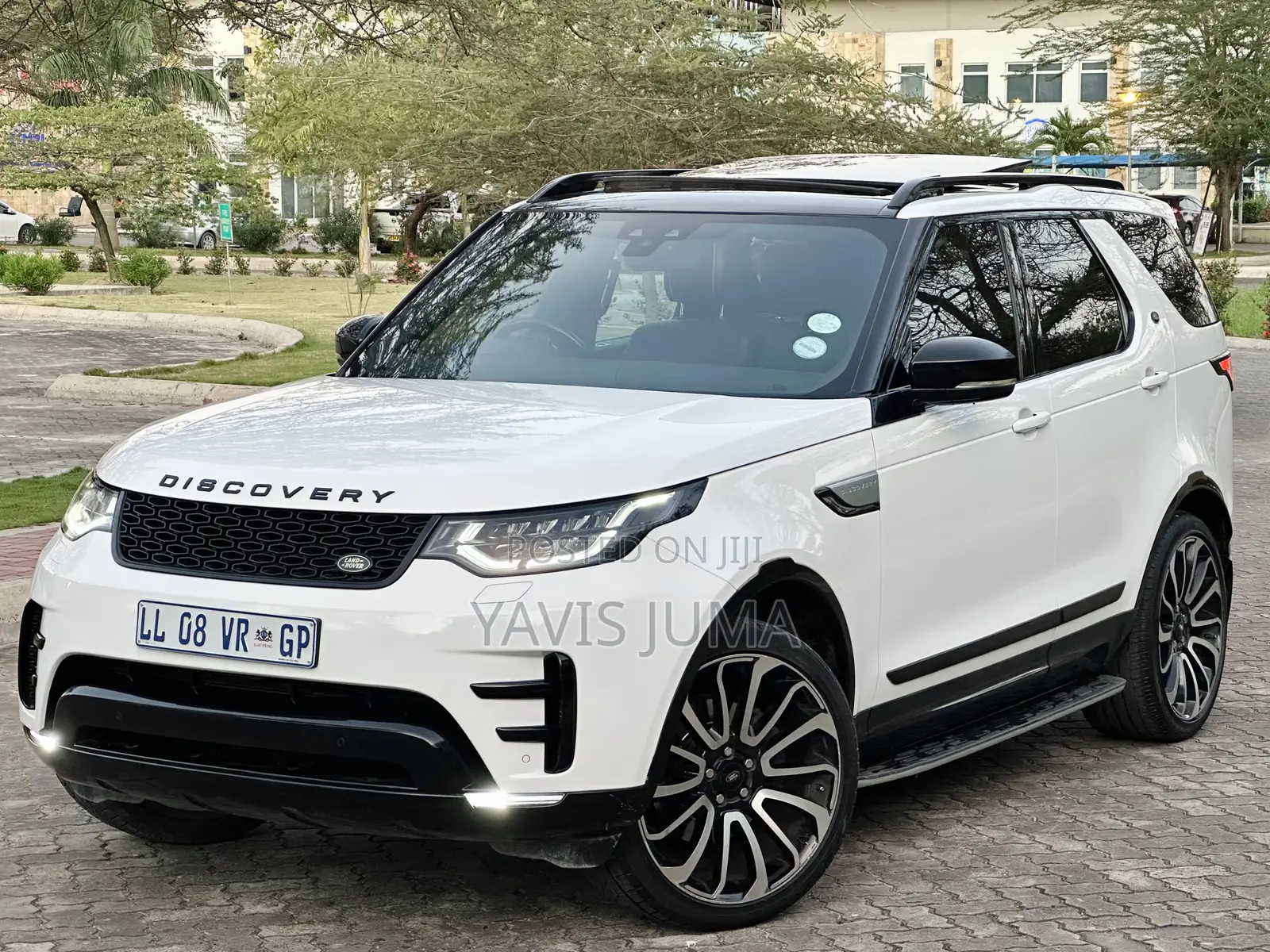 Land Rover Discovery 2018 White