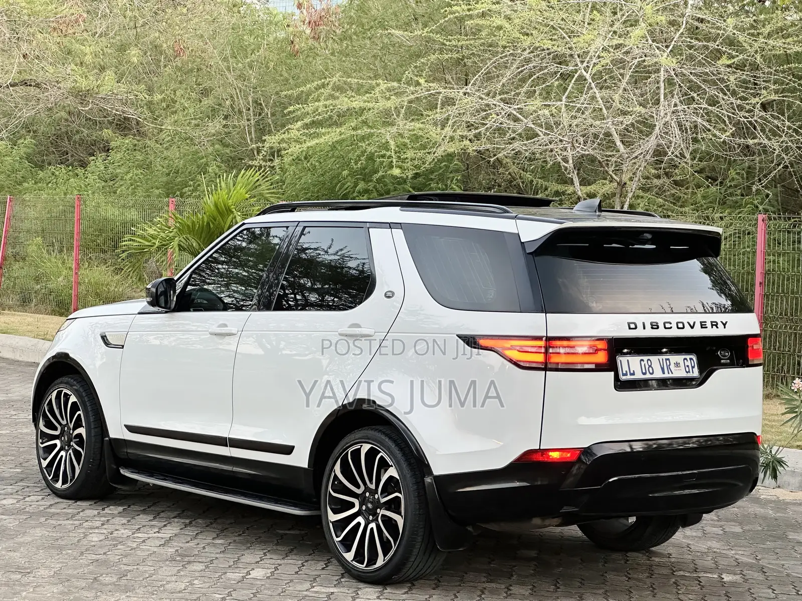 Land Rover Discovery 2018 White