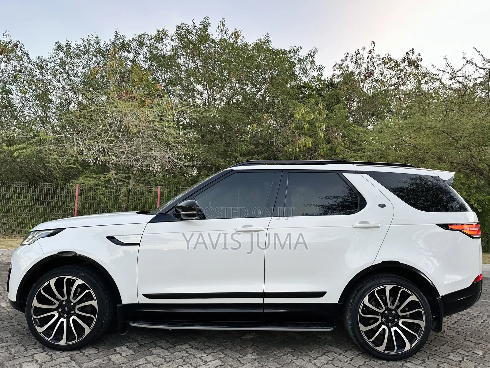 Land Rover Discovery 2018 White