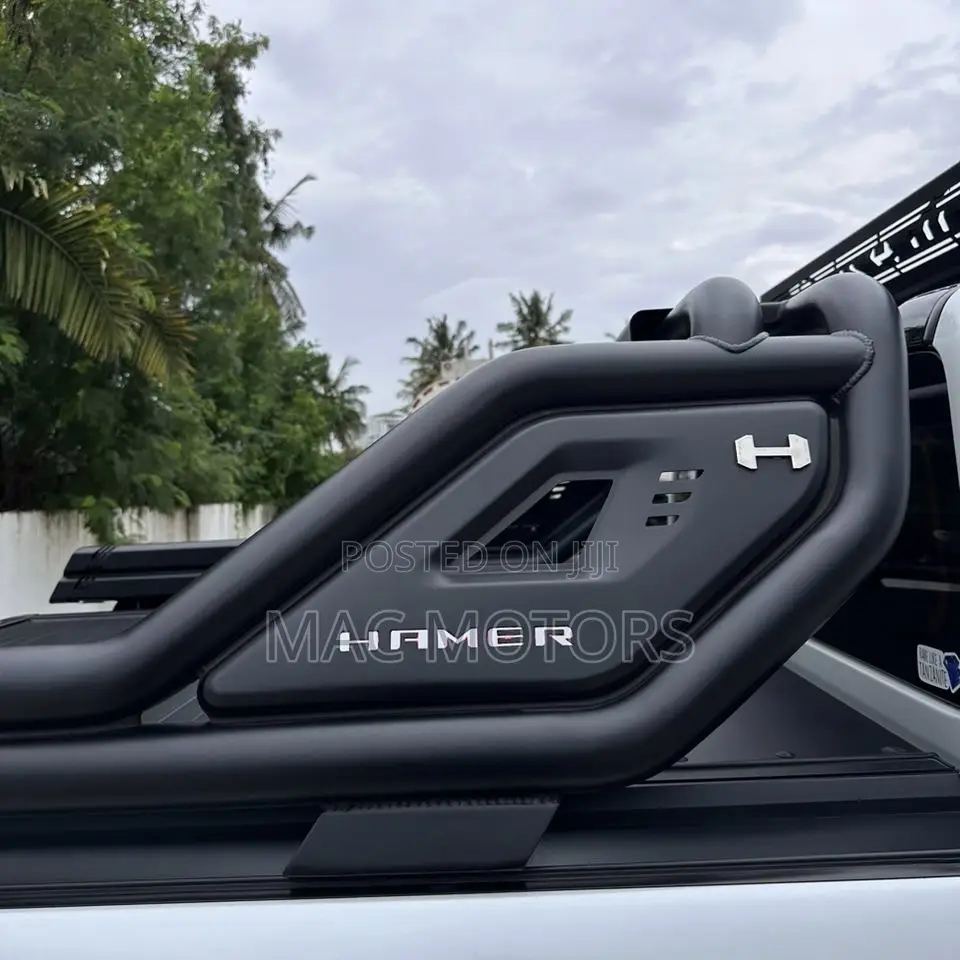 Toyota Hilux 2023 White