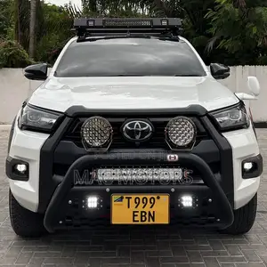 Toyota Hilux 2023 White