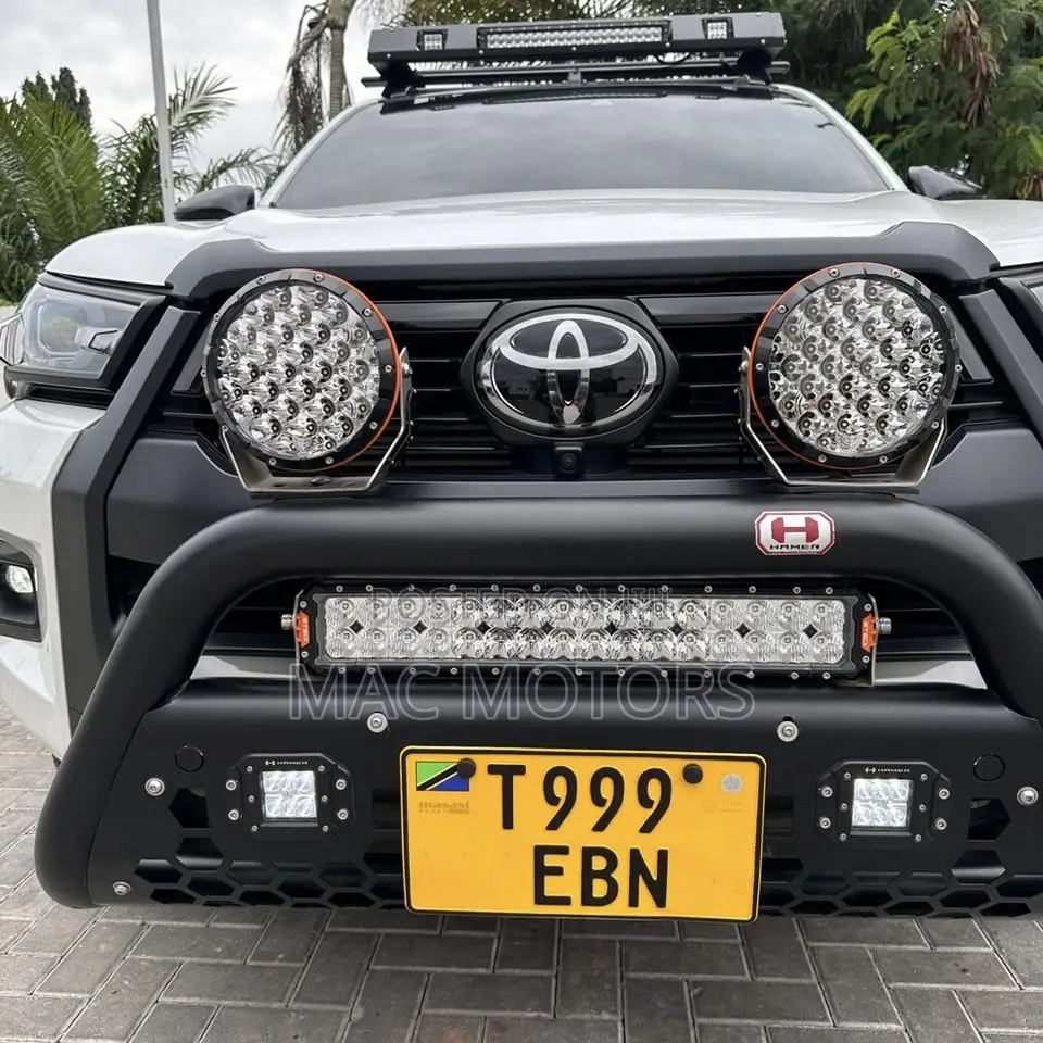 Toyota Hilux 2023 White