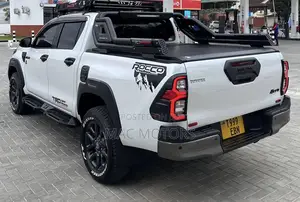 Toyota Hilux 2023 White