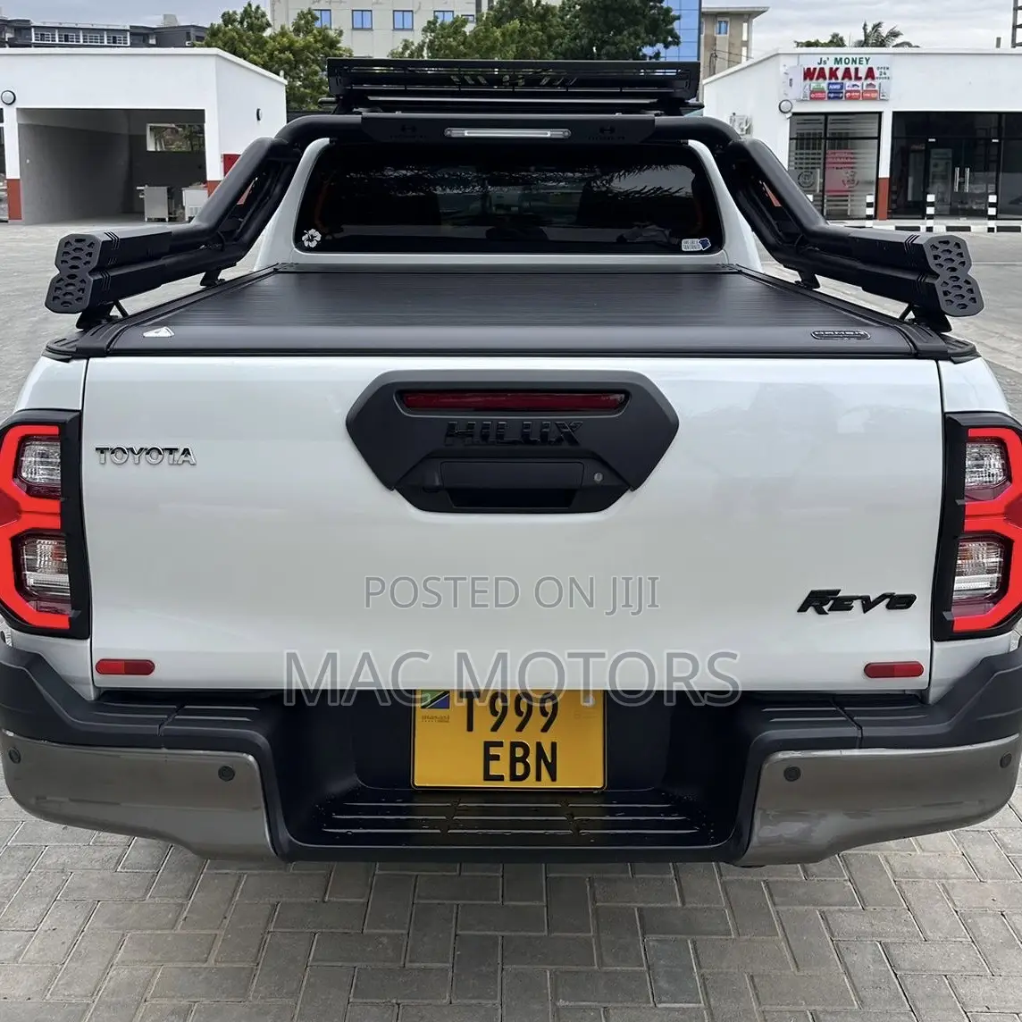 Toyota Hilux 2023 White