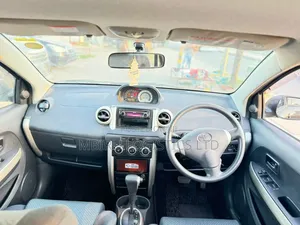 Toyota IST 2005