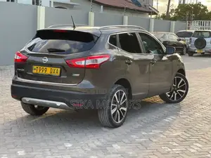Nissan Qashqai 2016 Brown