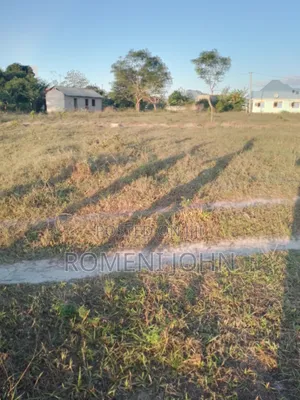 Viwanja Vya Mita 15/12 Vinauzwa Ml 2.6 Bombambili Njia Nne.