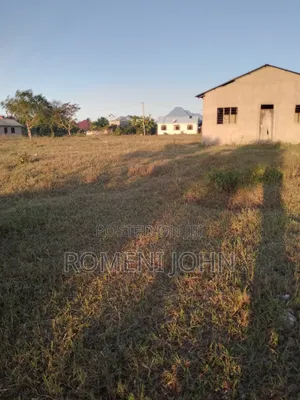Viwanja Vya Mita 15/12 Vinauzwa Ml 2.6 Bombambili Njia Nne.