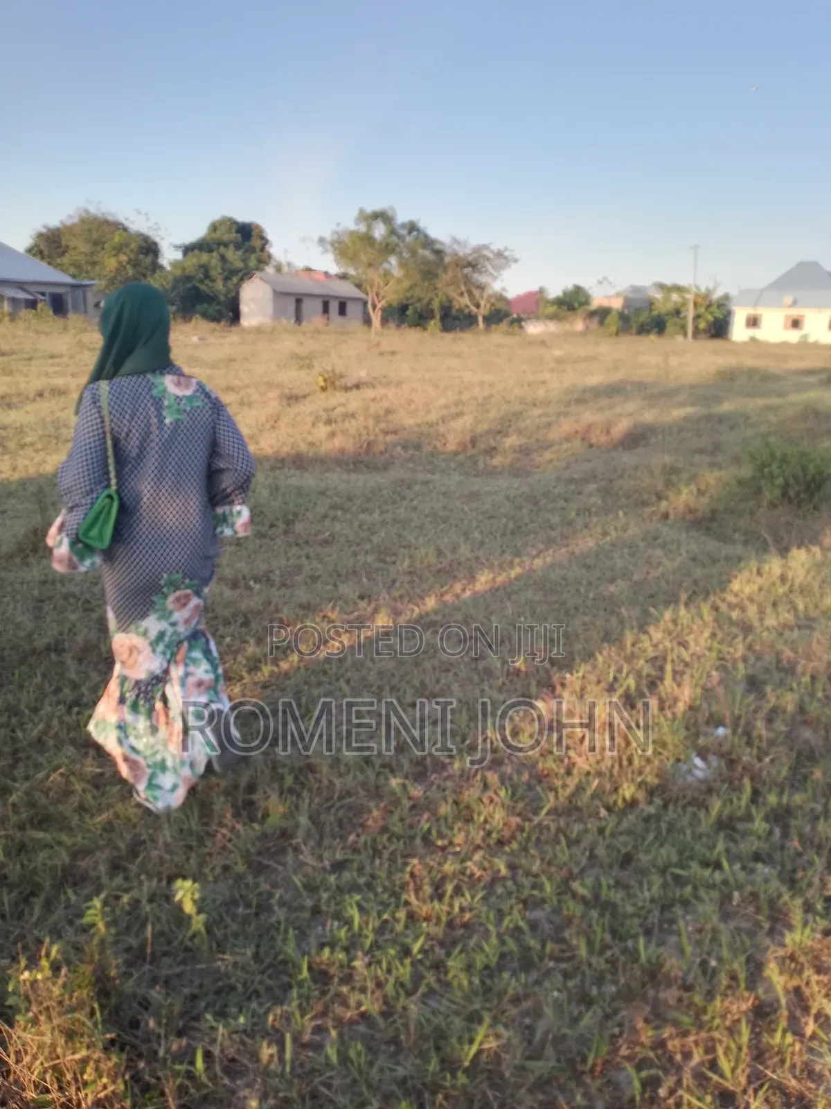 Viwanja Vya Mita 15/12 Vinauzwa Ml 2.6 Bombambili Njia Nne.