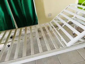 Kitanda Cha Mgonjwa (Hospital Bed)