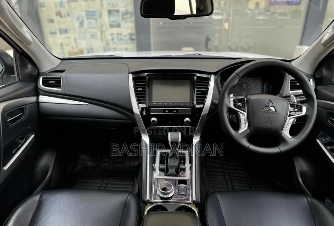 Mitsubishi Pajero 2021 White