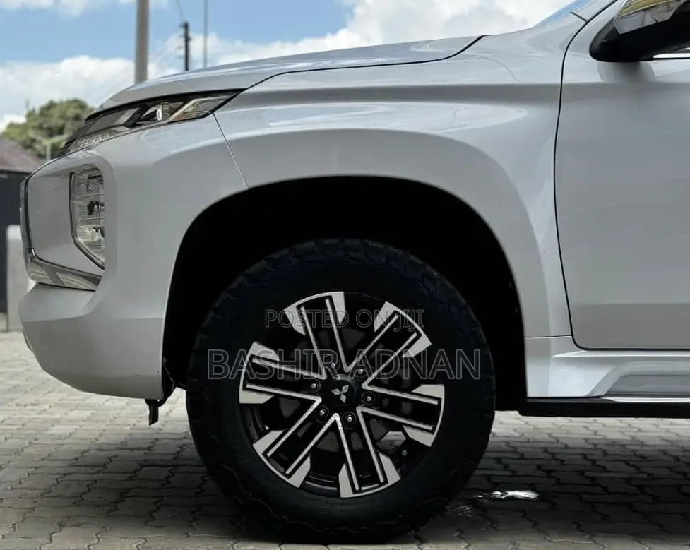 Mitsubishi Pajero 2021 White