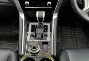 Mitsubishi Pajero 2021 White