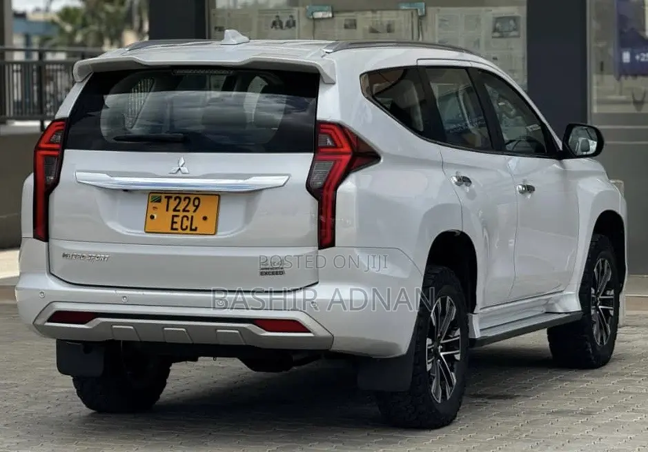 Mitsubishi Pajero 2021 White
