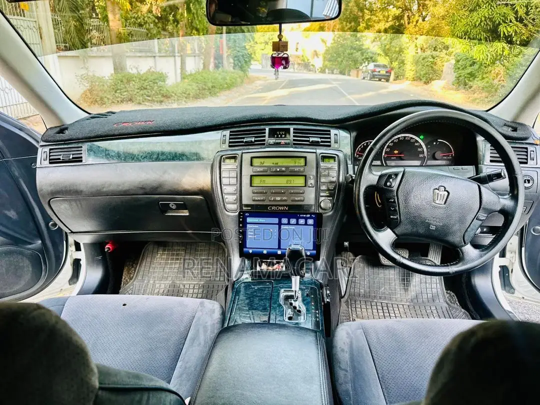 Toyota Crown 2006 White