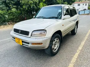 Photo - Toyota RAV4 2002 White