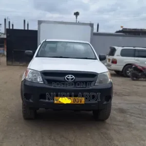 Photo - Toyota Hilux 2002 White