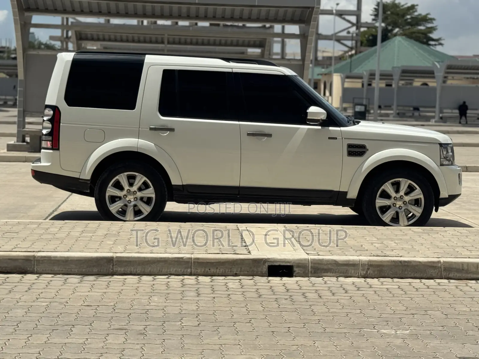 Land Rover Discovery 2015 White