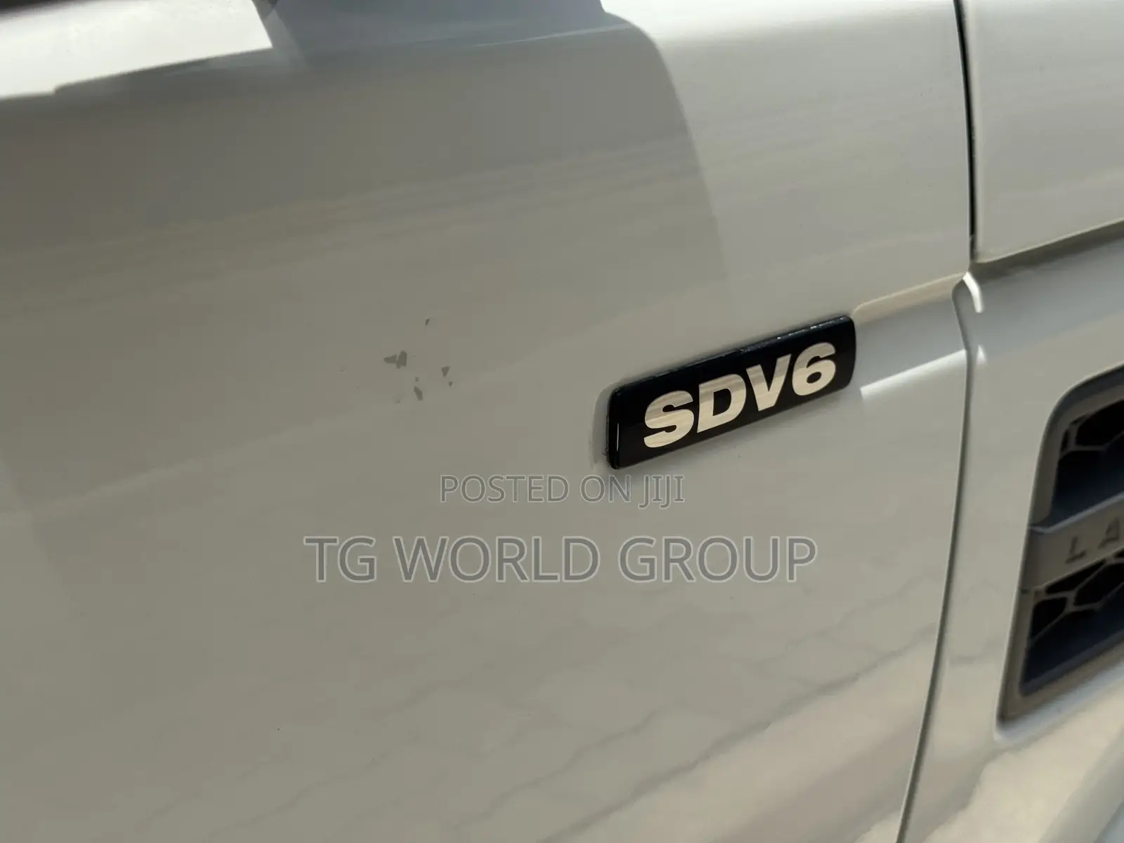 Land Rover Discovery 2015 White