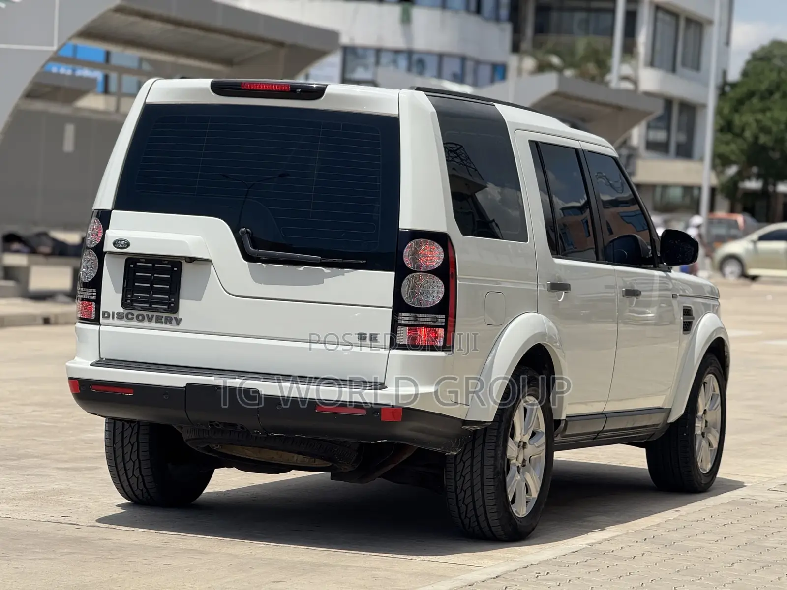 Land Rover Discovery 2015 White