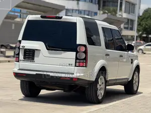 Land Rover Discovery 2015 White