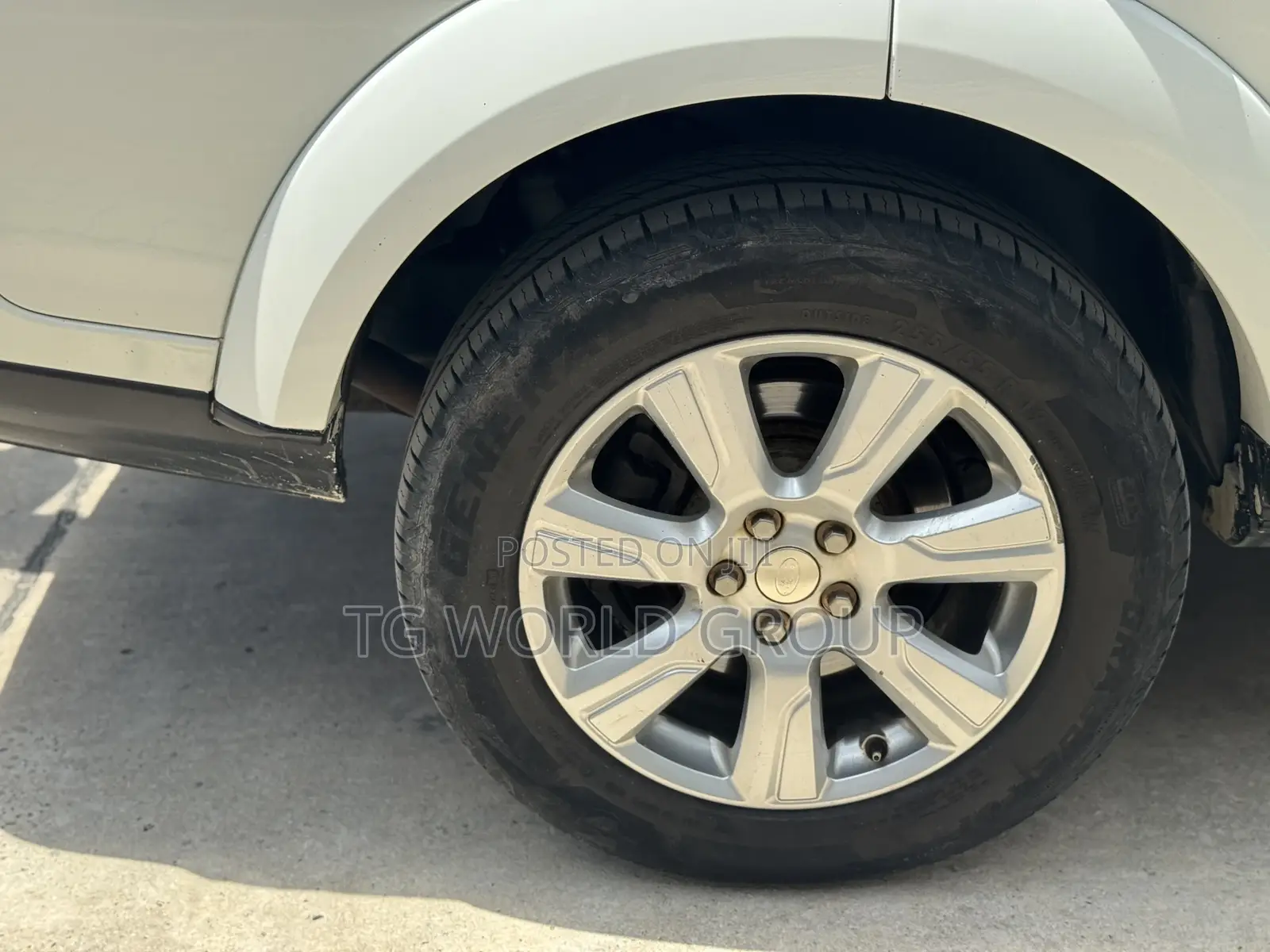 Land Rover Discovery 2015 White