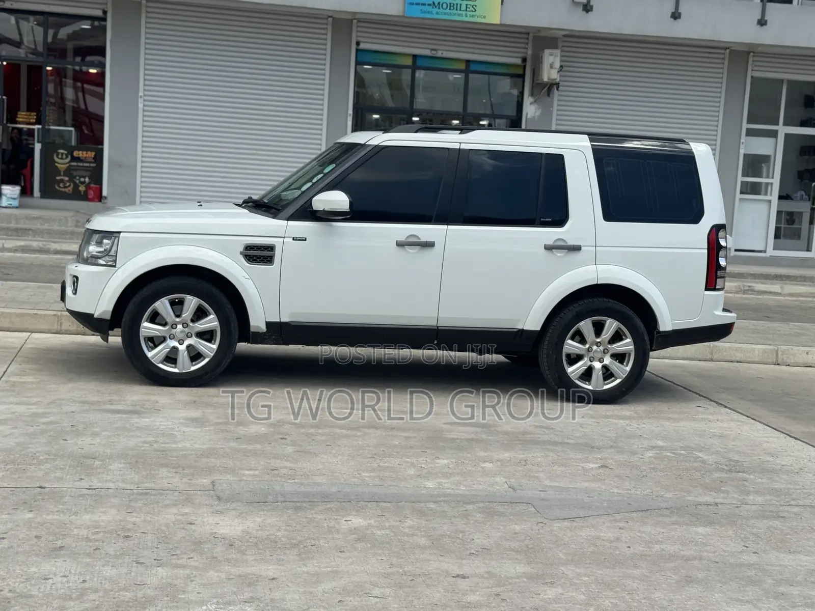 Land Rover Discovery 2015 White