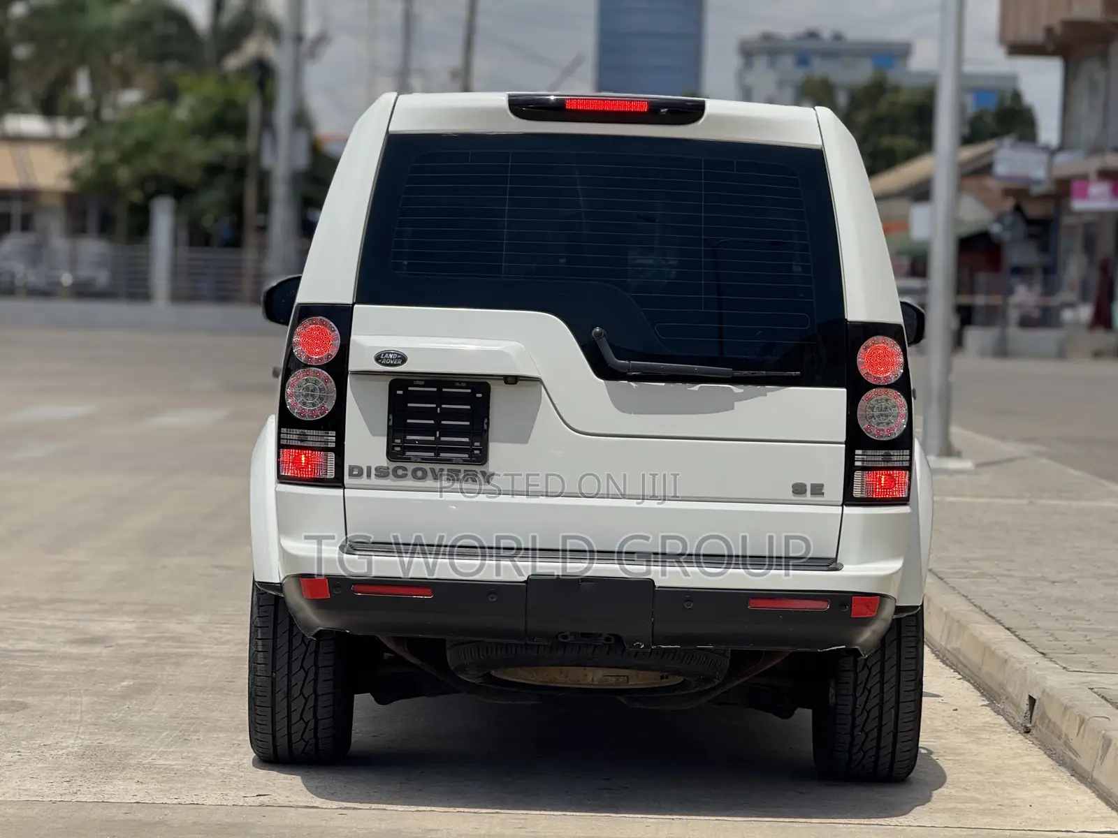 Land Rover Discovery 2015 White