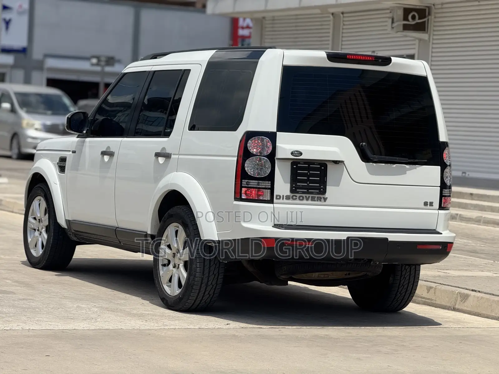 Land Rover Discovery 2015 White