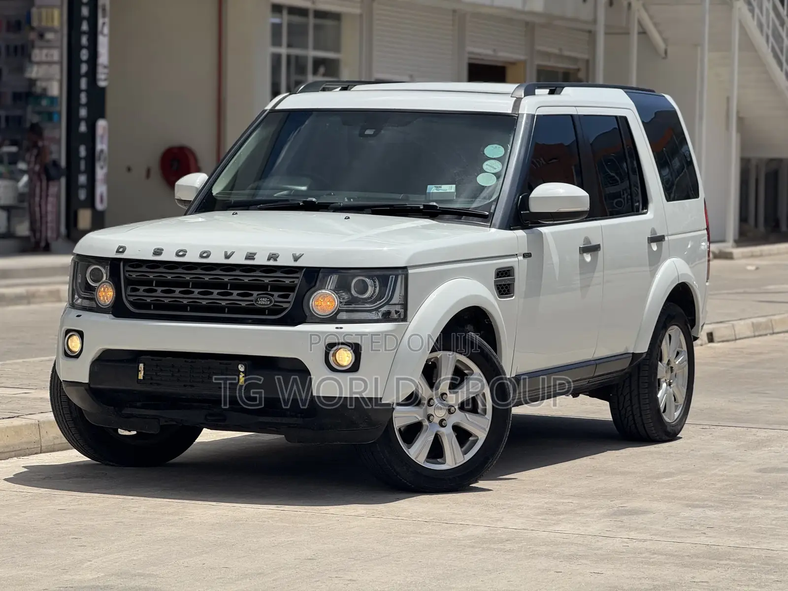 Land Rover Discovery 2015 White