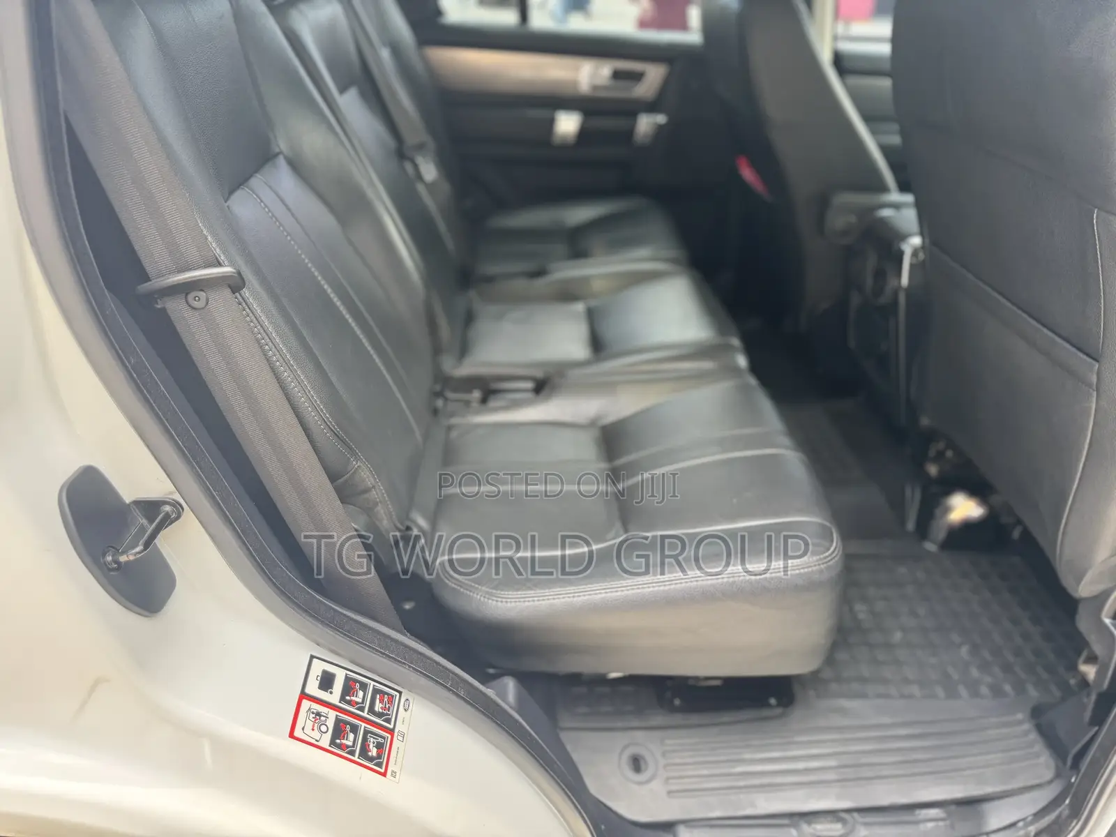 Land Rover Discovery 2015 White
