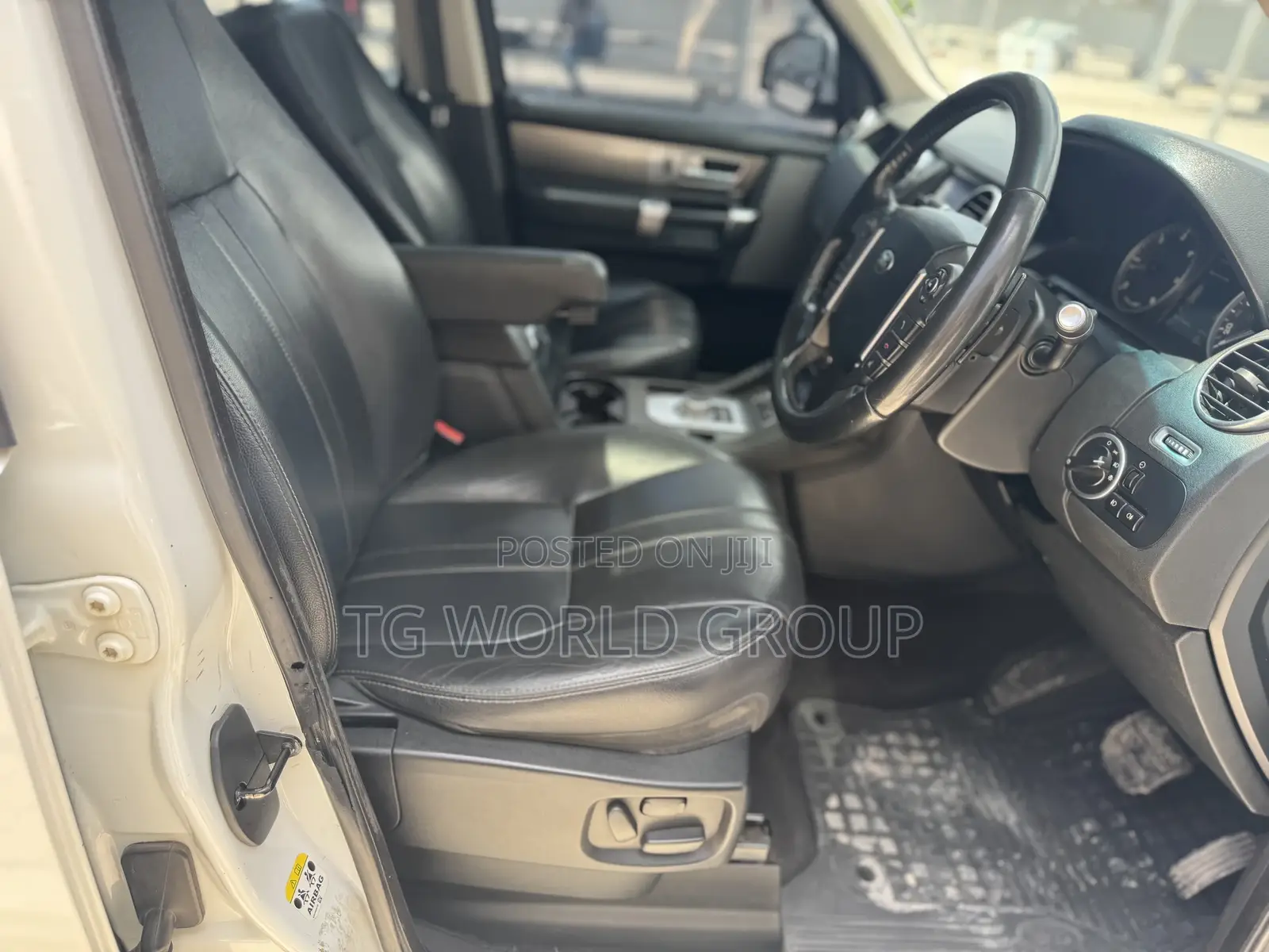Land Rover Discovery 2015 White