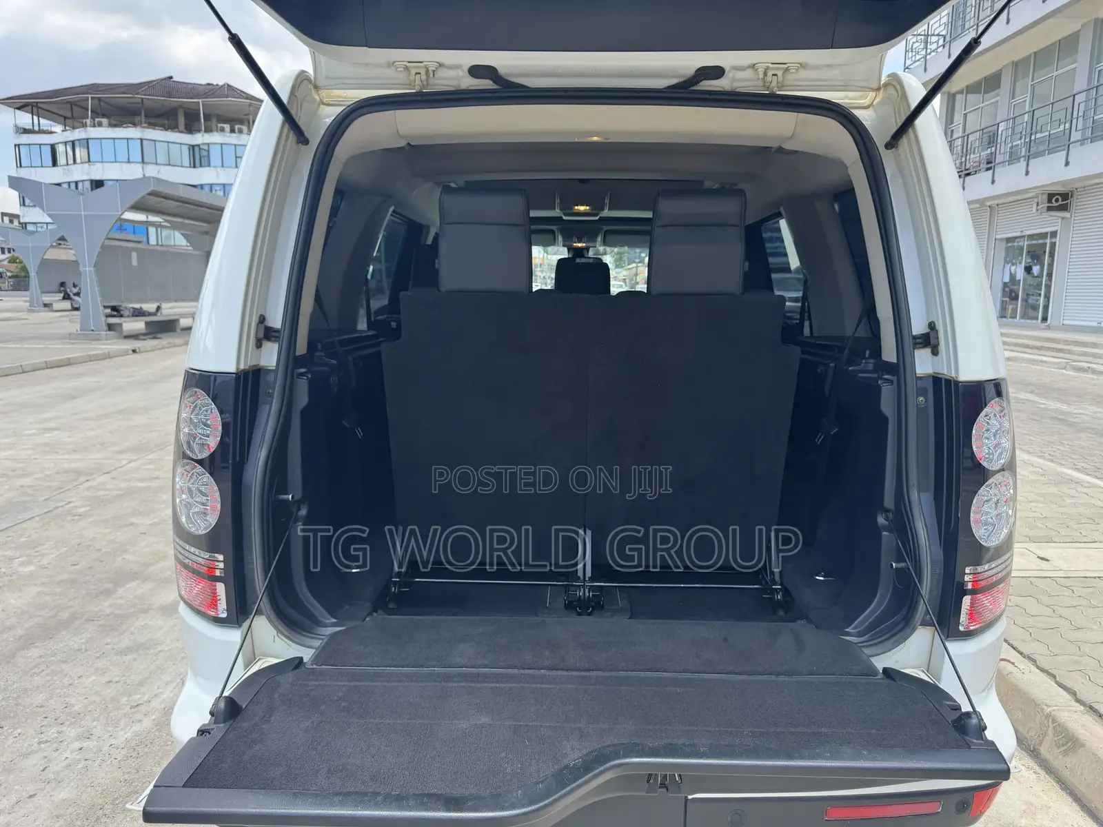 Land Rover Discovery 2015 White