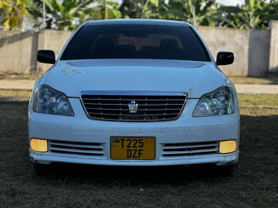 Toyota Crown 2006 White