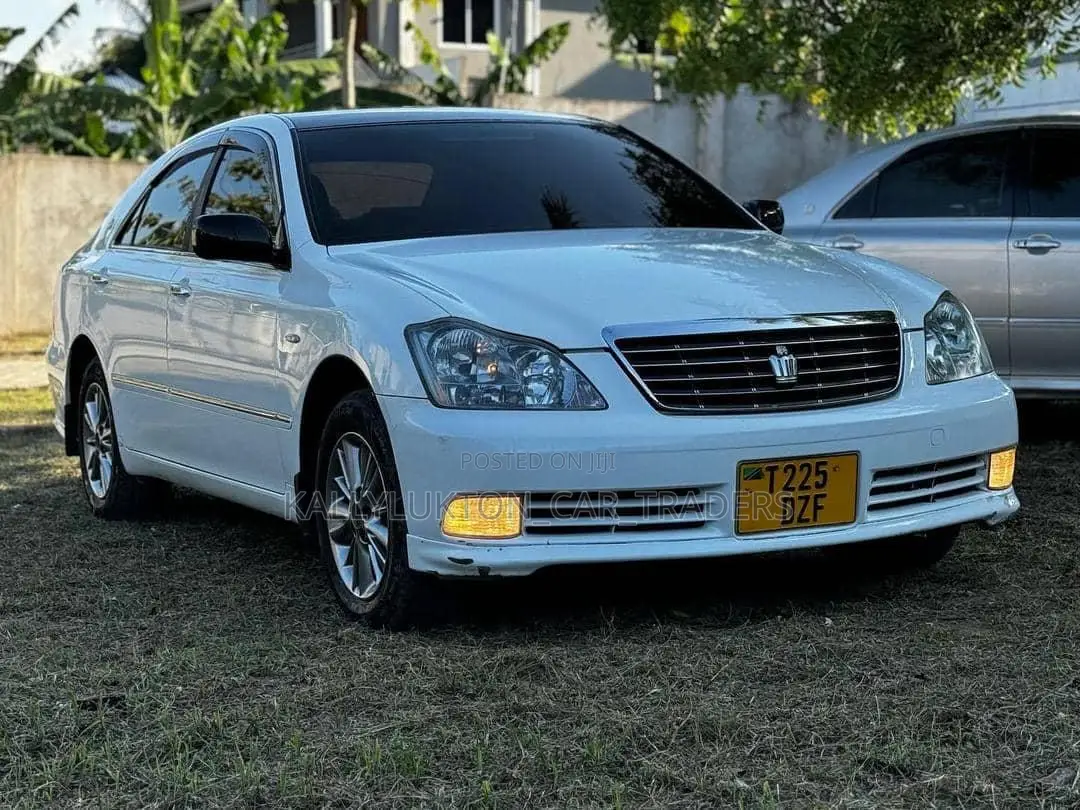 Toyota Crown 2006 White
