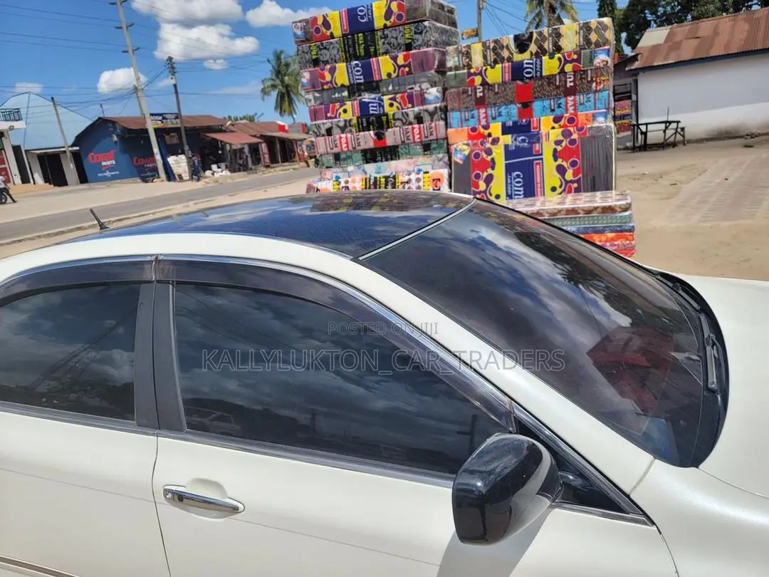 Toyota Crown 2006 White