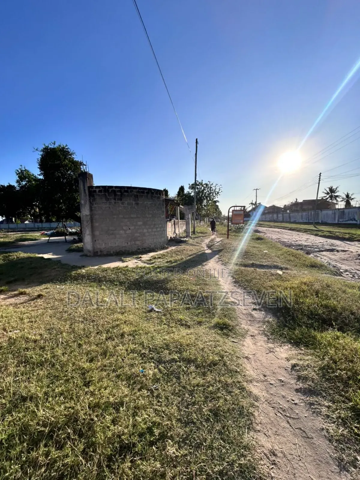 Eneo Lenye Ukubwa Wa SQMT 7325 Linauzwa Lipo Bahari Beach