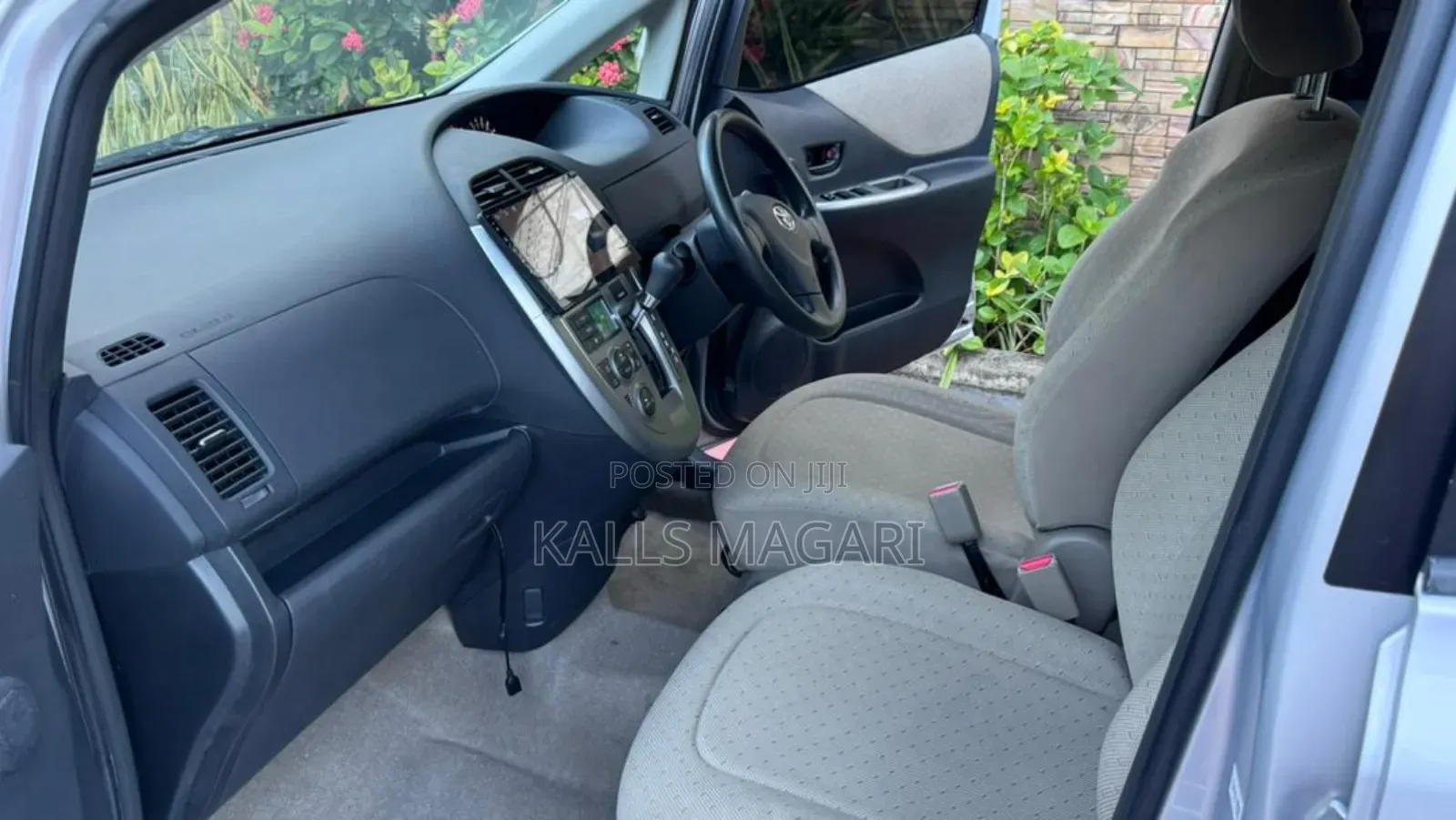 Toyota Ractis 2008 Silver