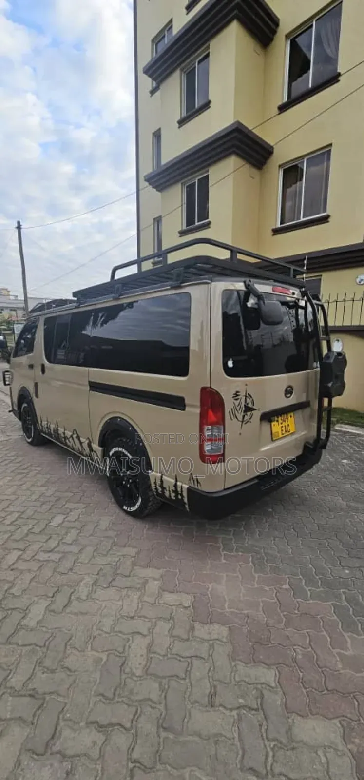 Toyota HiAce 2010 Beige