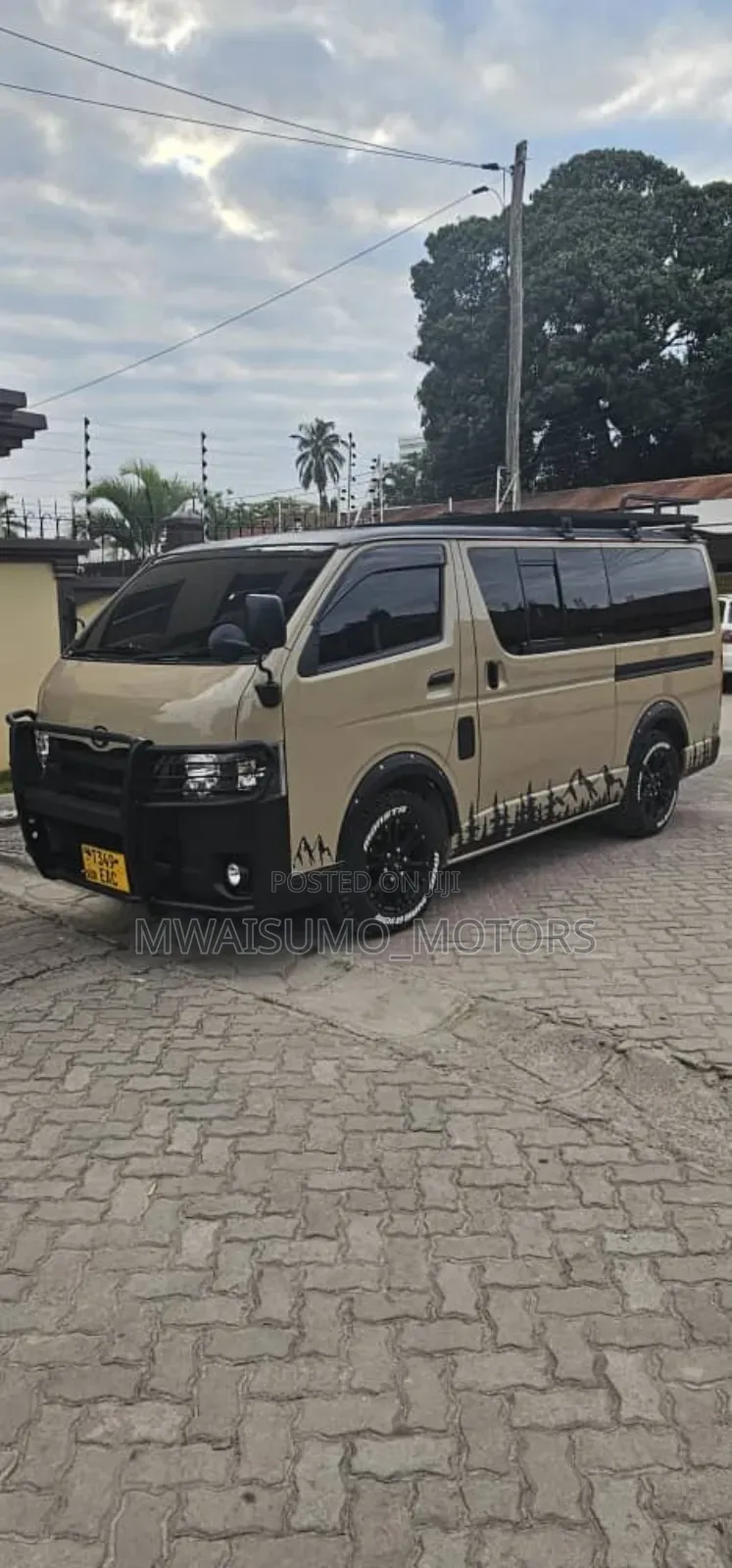 Toyota HiAce 2010 Beige