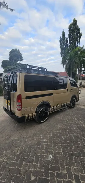 Toyota HiAce 2010 Beige