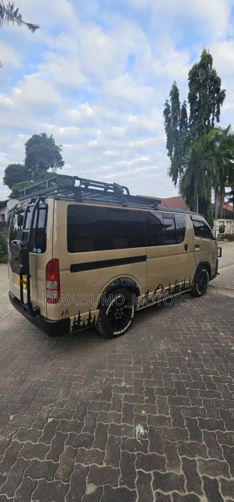 Toyota HiAce 2010 Beige