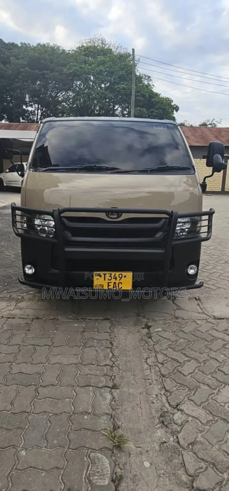 Toyota HiAce 2010 Beige