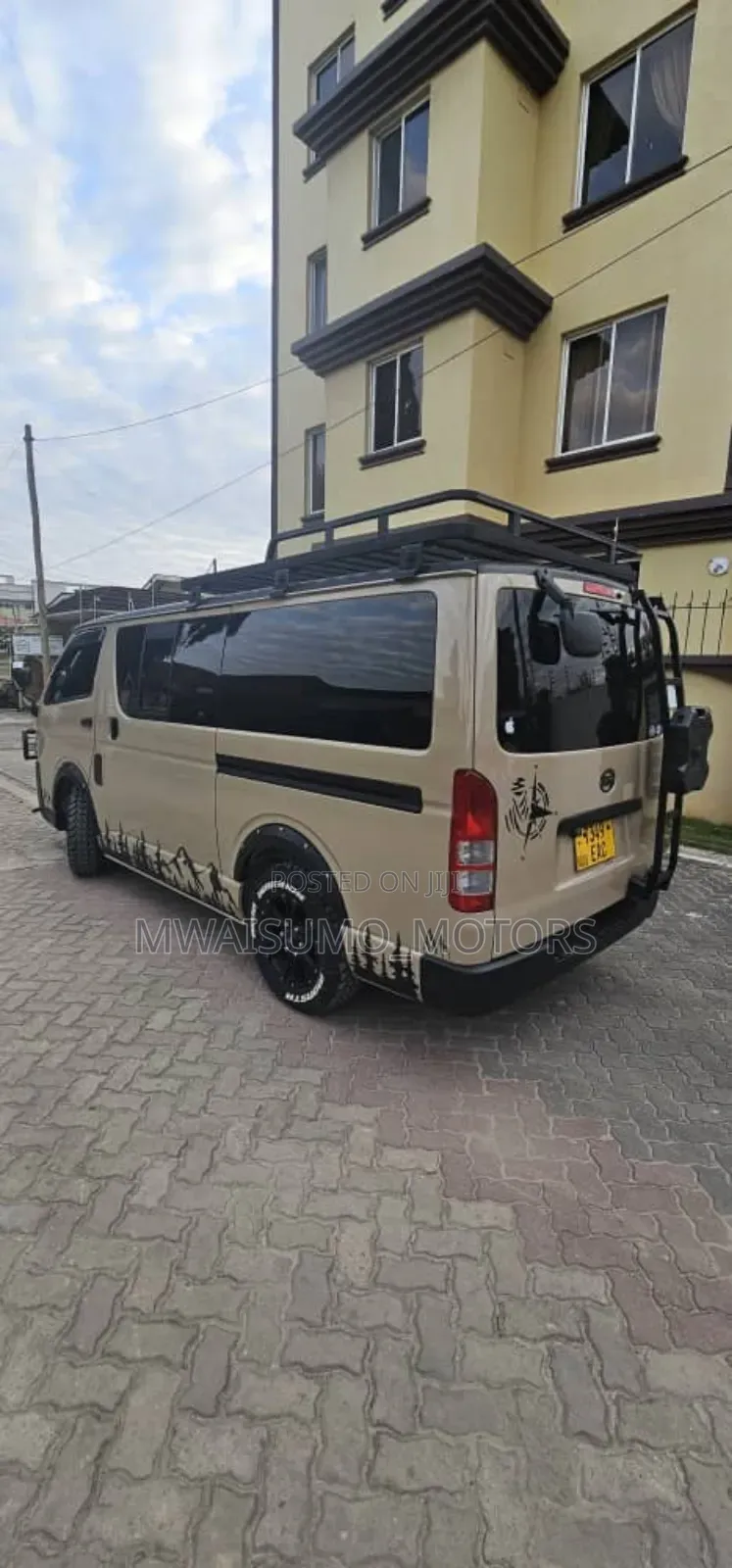 Toyota HiAce 2010 Beige