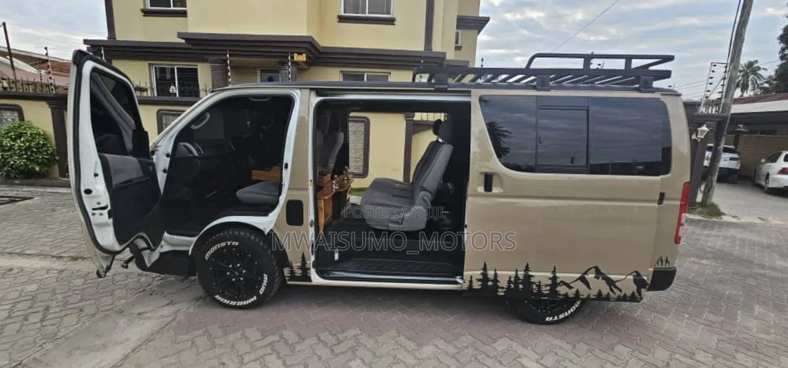 Toyota HiAce 2010 Beige