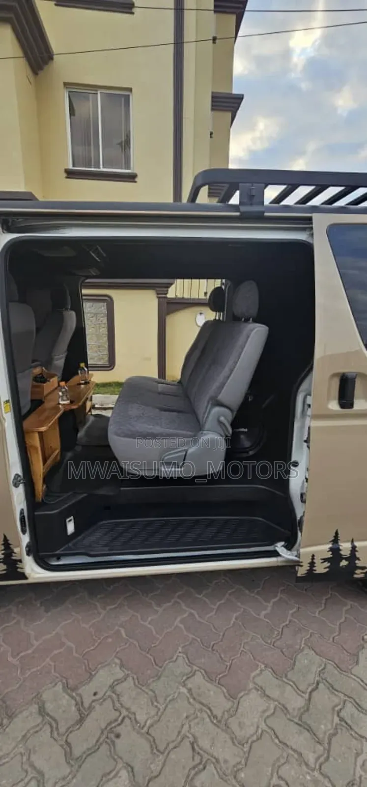Toyota HiAce 2010 Beige