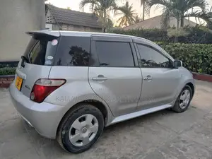 Toyota IST 2004 Silver