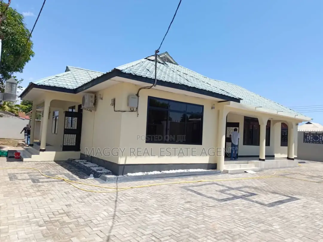 4bdrm House in Bunju Beach for rent