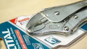 Total Curved Jaw Locking Plier THT191001